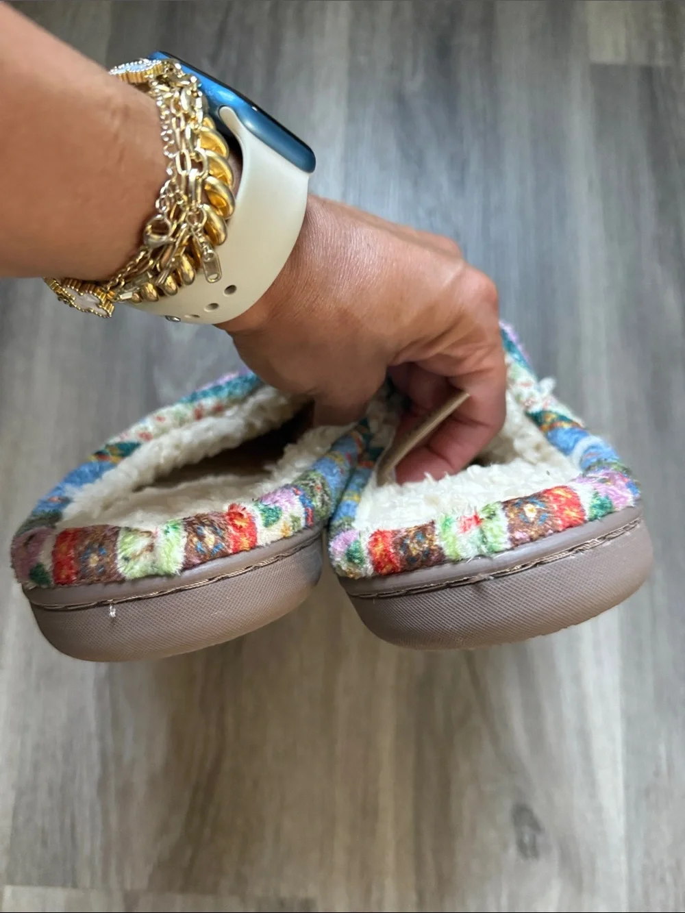 Natural life Cozy Moose Holiday Cabin Pattern Slip-On Slippers - Cream Lining